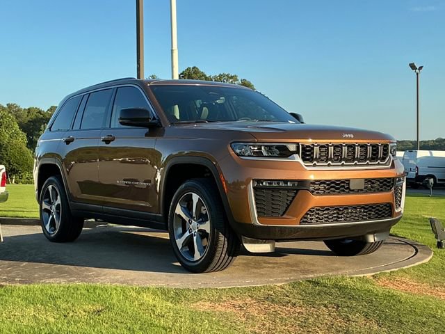 New 2026 Jeep Grand Cherokee Limited w/ Trailer Tow Package