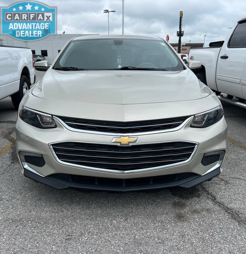 Used 2016 Chevrolet Malibu LT FWD image 2