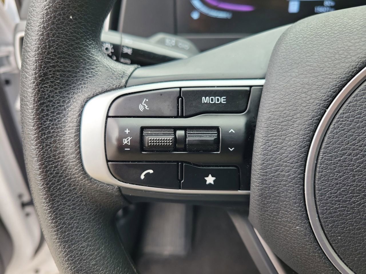 Used 2025 Kia Sportage LX image 18