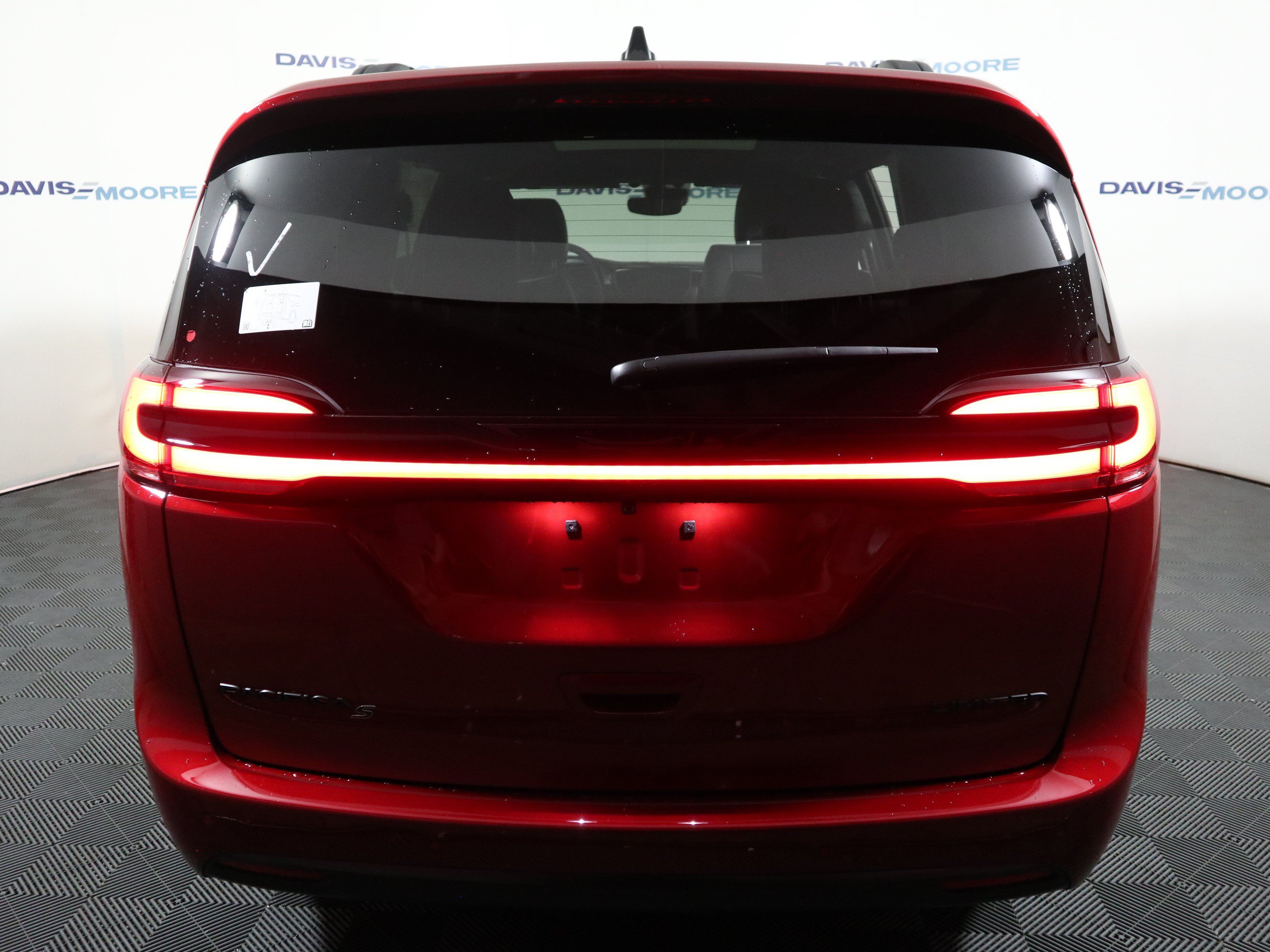 New 2027 Chrysler Pacifica Limited FWD image 7