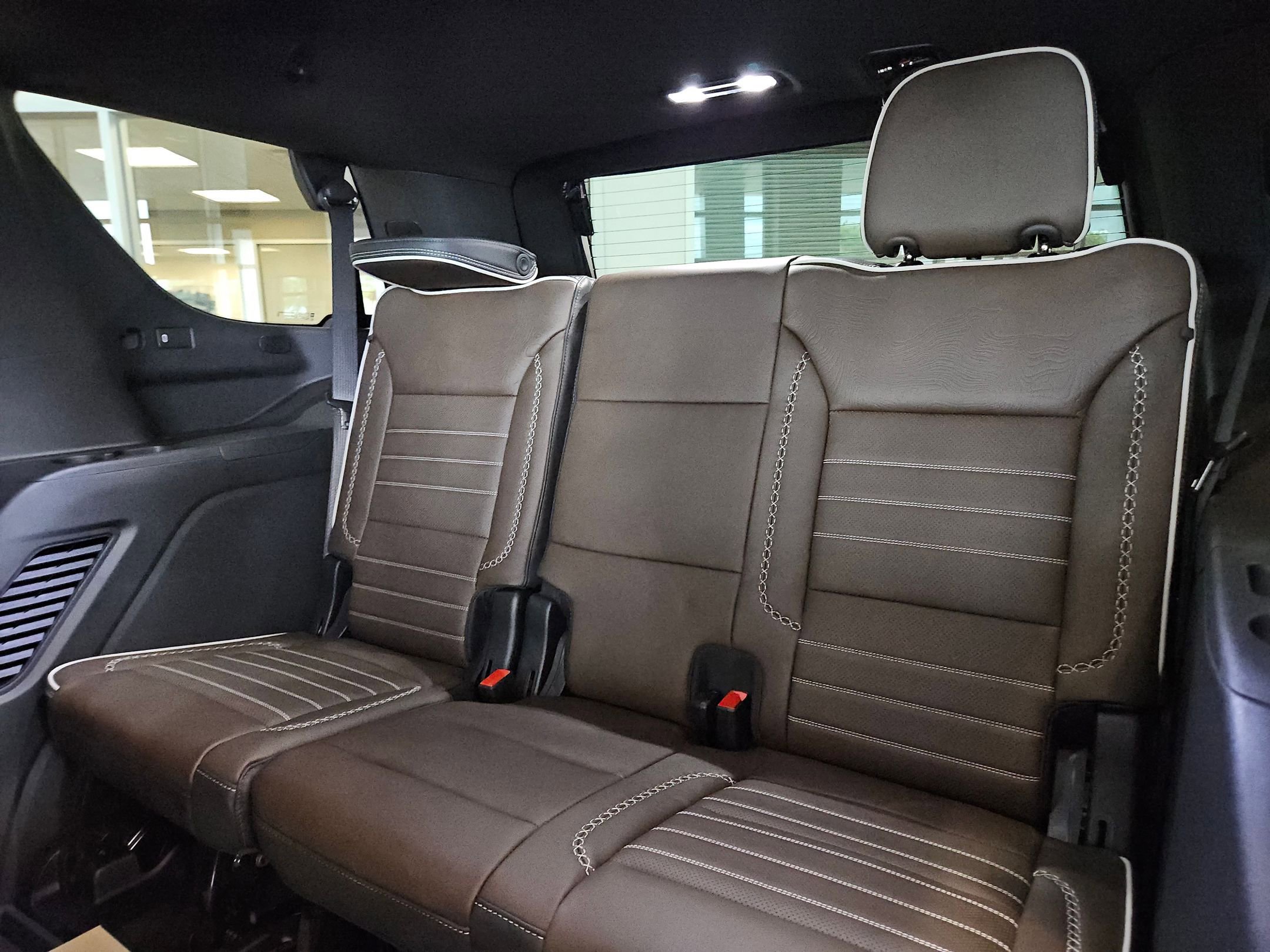 New 2026 GMC Yukon Denali Ultimate w/ LPO, Floor Liner Package image 17