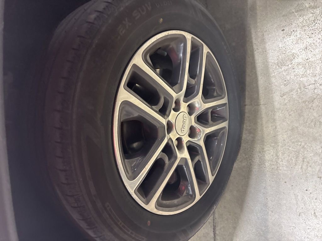 Used 2020 Jeep Compass Latitude FWD video 2
