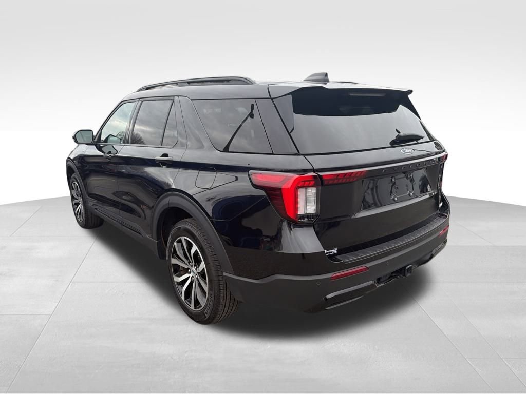 Used 2025 Ford Explorer ST-Line image 3