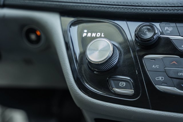 Used 2019 Chrysler Pacifica Limited FWD image 32