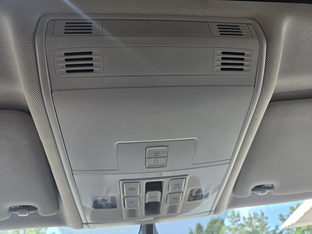 Used 2019 Volkswagen Tiguan SE w/ Panoramic Sunroof Package FWD image 18