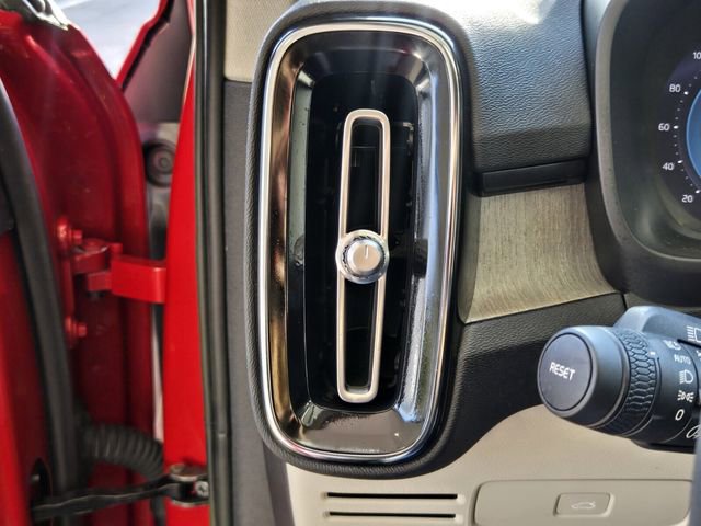 Certified 2023 Volvo XC40 B5 Plus w/ Protection Package Premier image 30