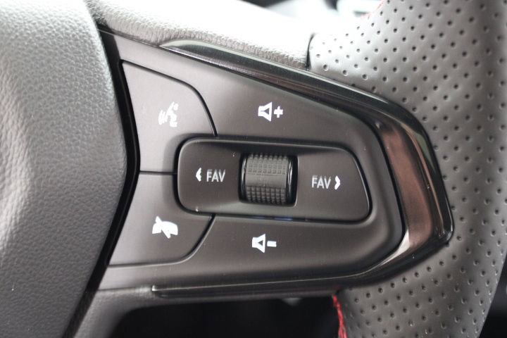 New 2026 Chevrolet Trax RS w/ Sunroof Package image 33