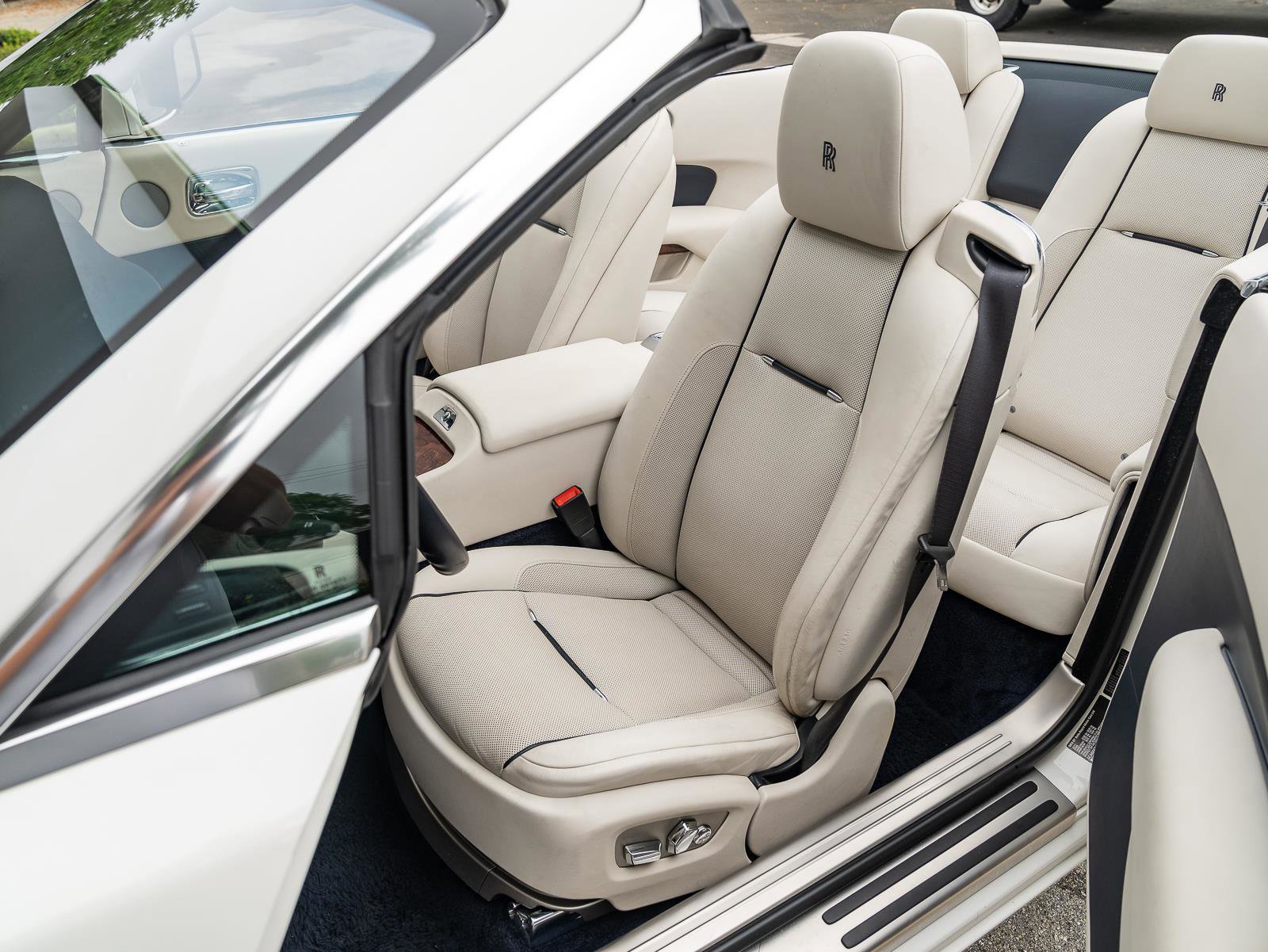 Used 2017 Rolls-Royce Dawn image 52