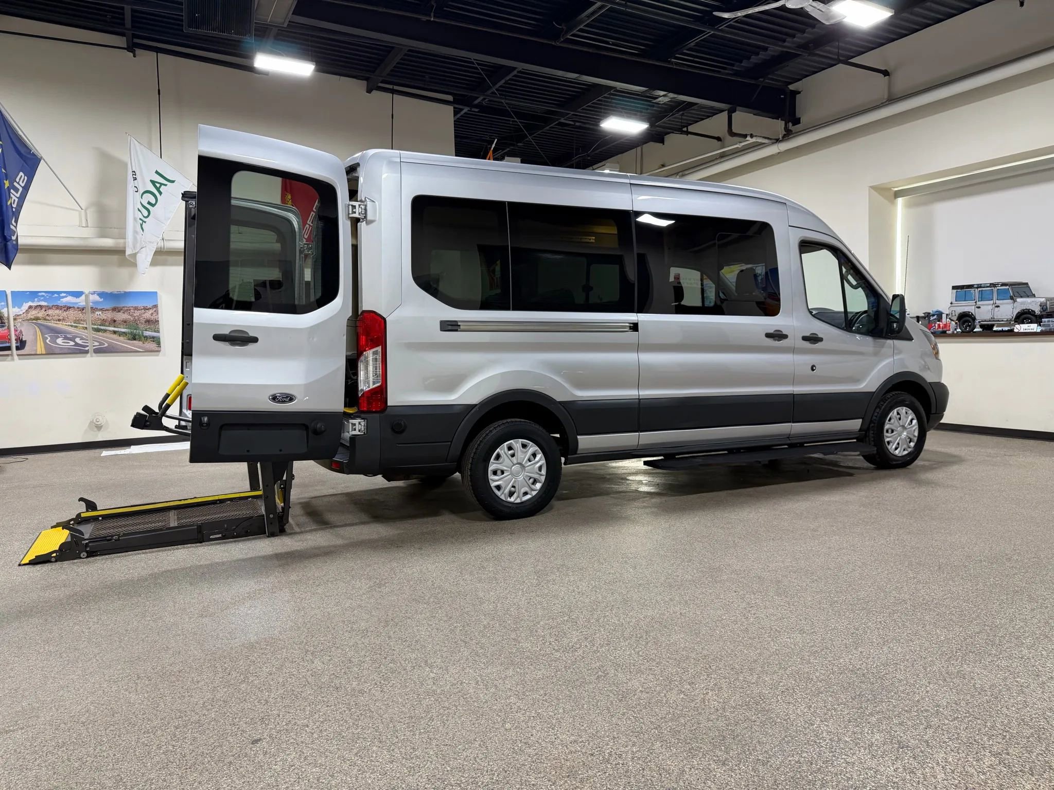 Used 2015 Ford Transit 250 148 Medium Roof RWD image 40