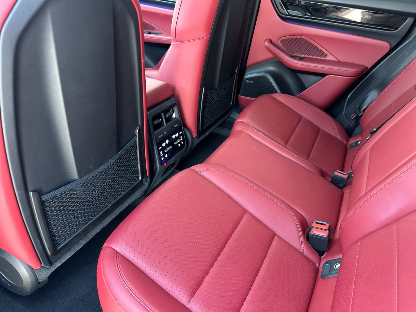Certified 2025 Porsche Macan 4 Electric AWD/4WD image 12