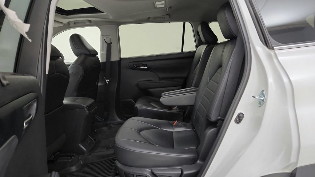 Certified 2024 Toyota Highlander XLE AWD/4WD image 21
