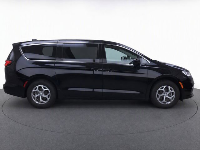 Used 2024 Chrysler Pacifica Limited AWD/4WD image 8