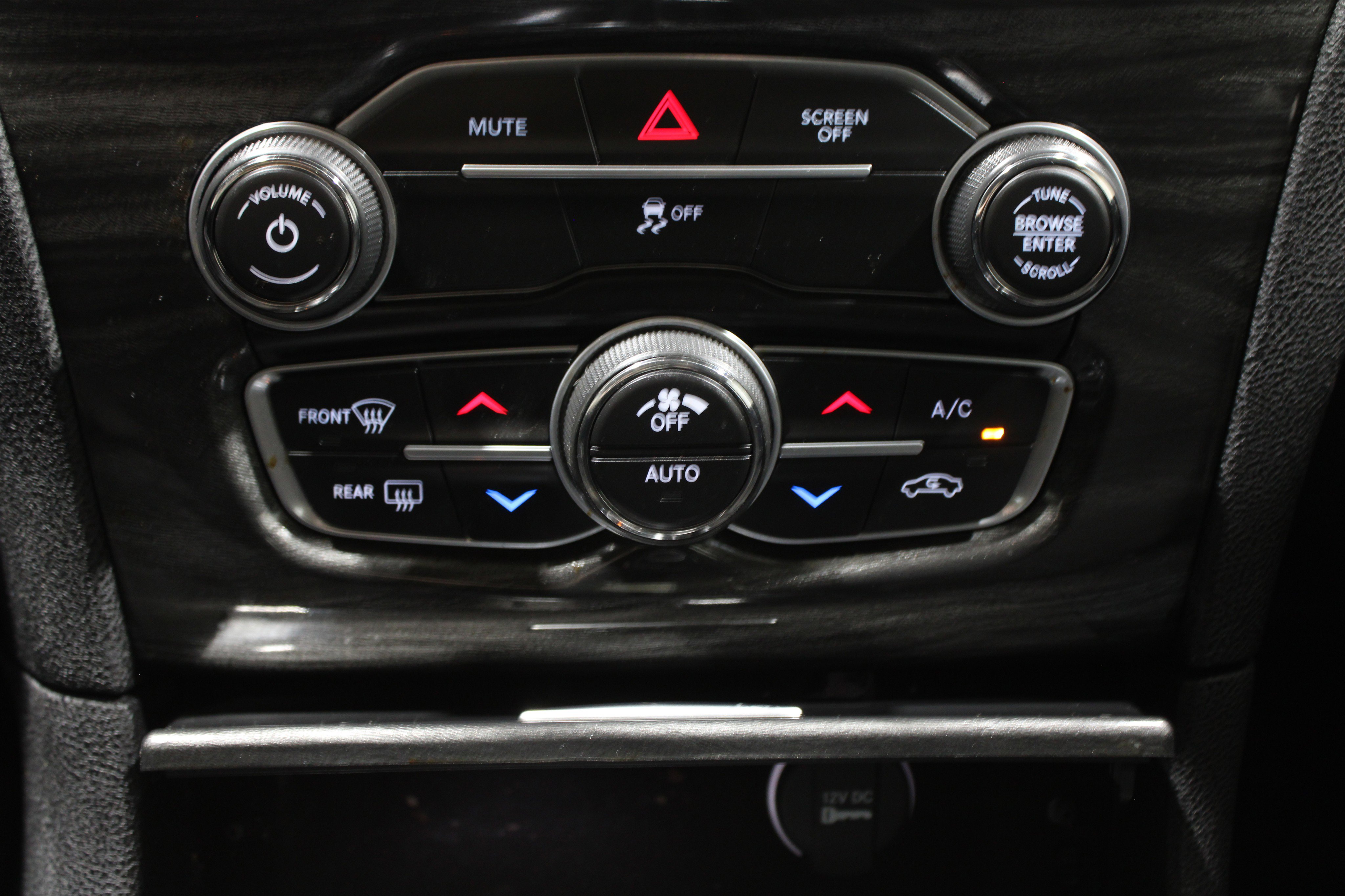 Used 2018 Chrysler 300 Touring w/ Sport Appearance Package image 20