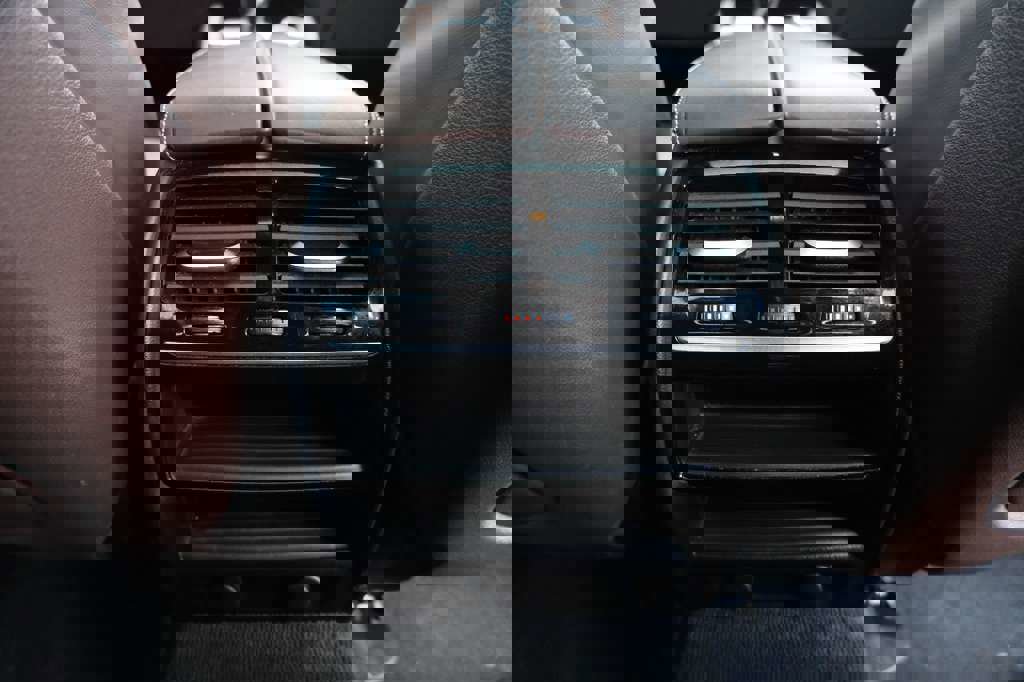 Used 2019 BMW 540i xDrive w/ M Sport Package image 30