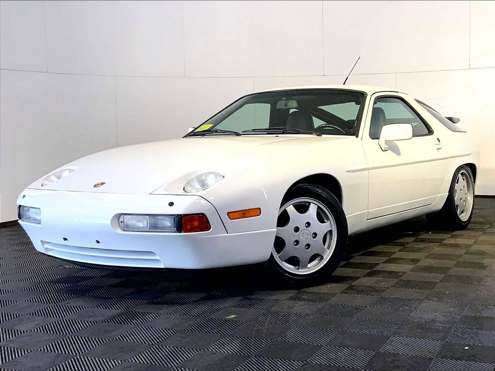Used 1991 Porsche 928 S4 RWD image 1