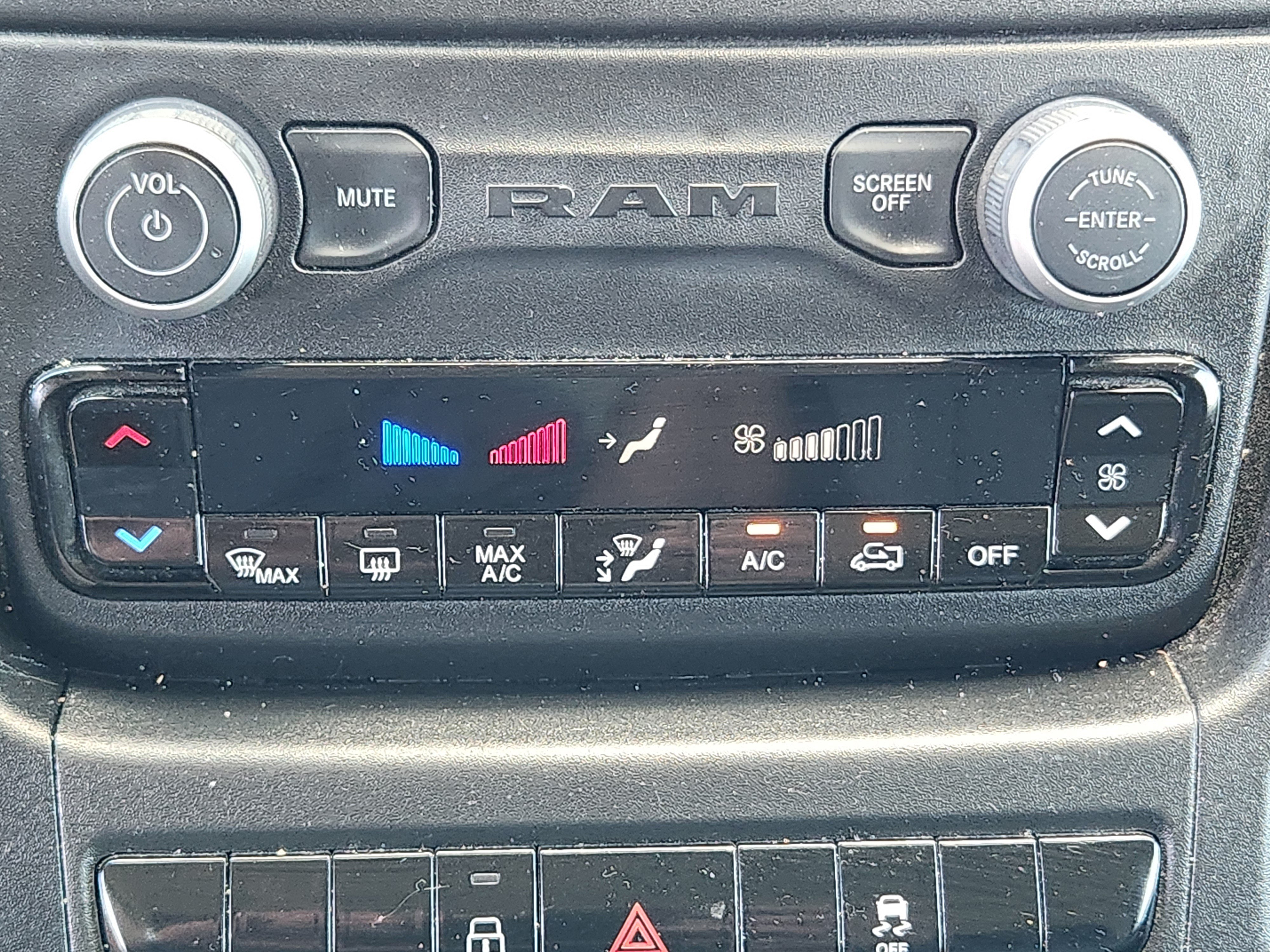 Used 2025 RAM ProMaster 2500 w/ Convenience Group FWD image 14