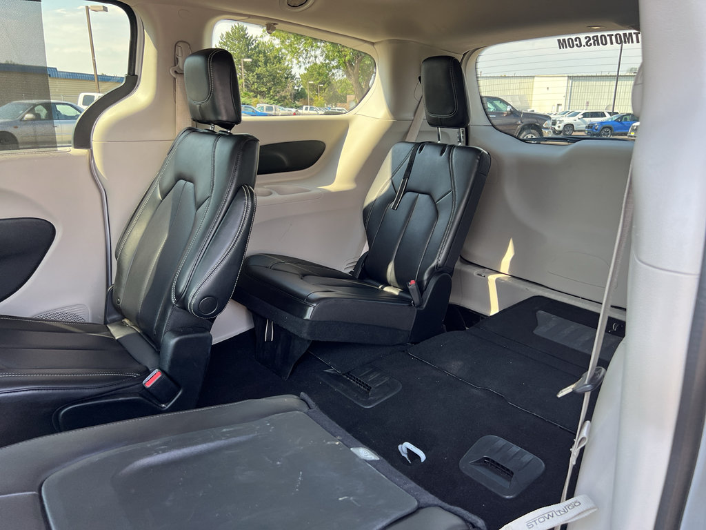Used 2023 Chrysler Pacifica Touring-L FWD image 26