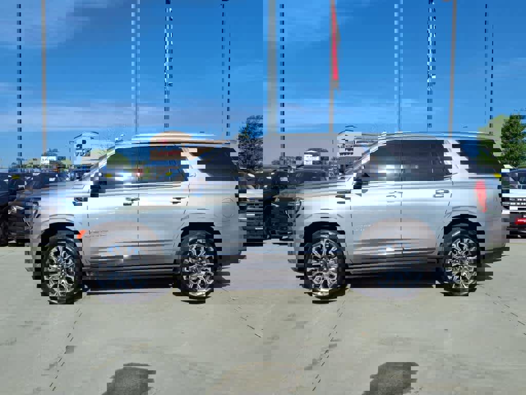 Used 2024 GMC Yukon Denali Ultimate image 2