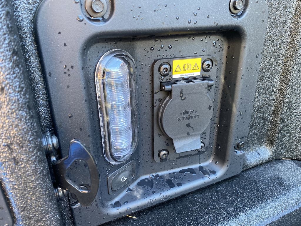 New 2025 Ford Maverick Lariat w/ Black Appearance Package image 19