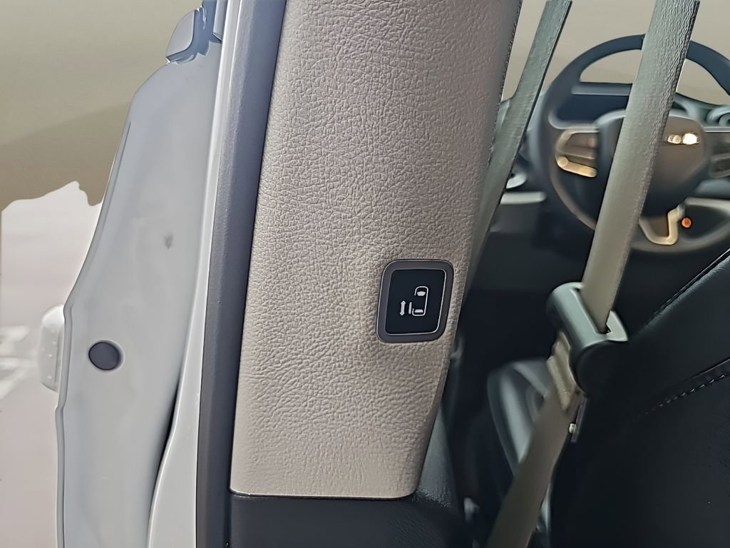 Used 2024 Chrysler Pacifica Touring-L FWD image 31