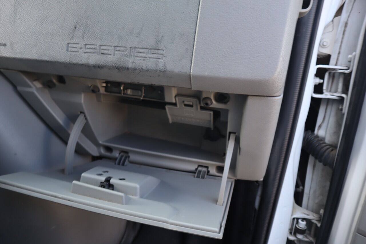 Used 2011 Ford E-250 and Econoline 250 w/ PWR Group RWD image 26
