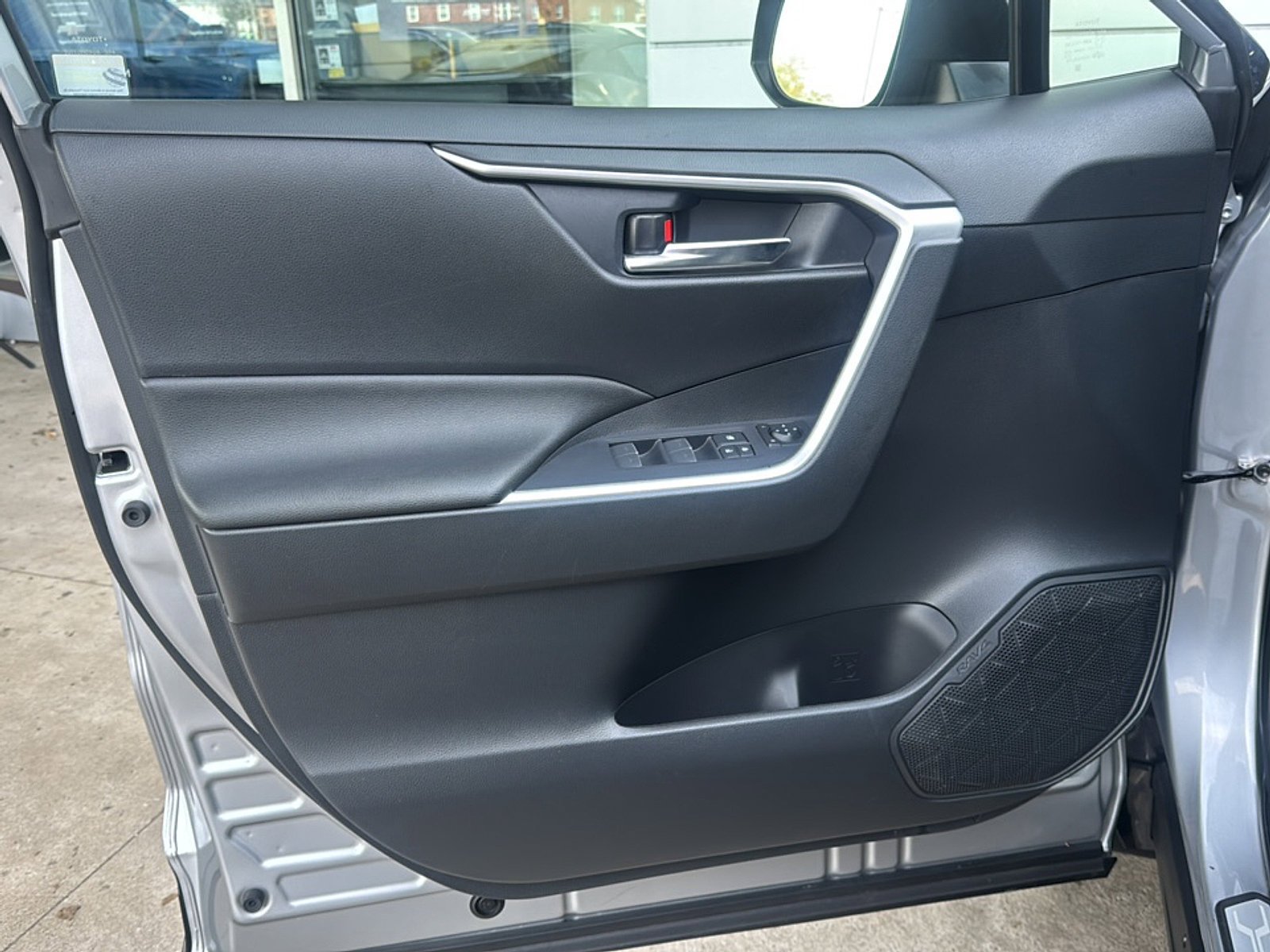 Used 2022 Toyota RAV4 SE w/ Weather & Moonroof Package AWD/4WD image 15
