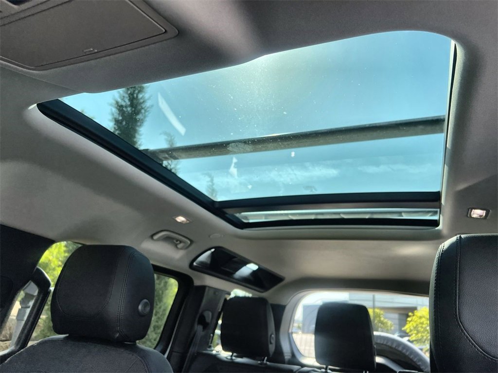 Used 2020 Land Rover Defender 110 First Edition image 20