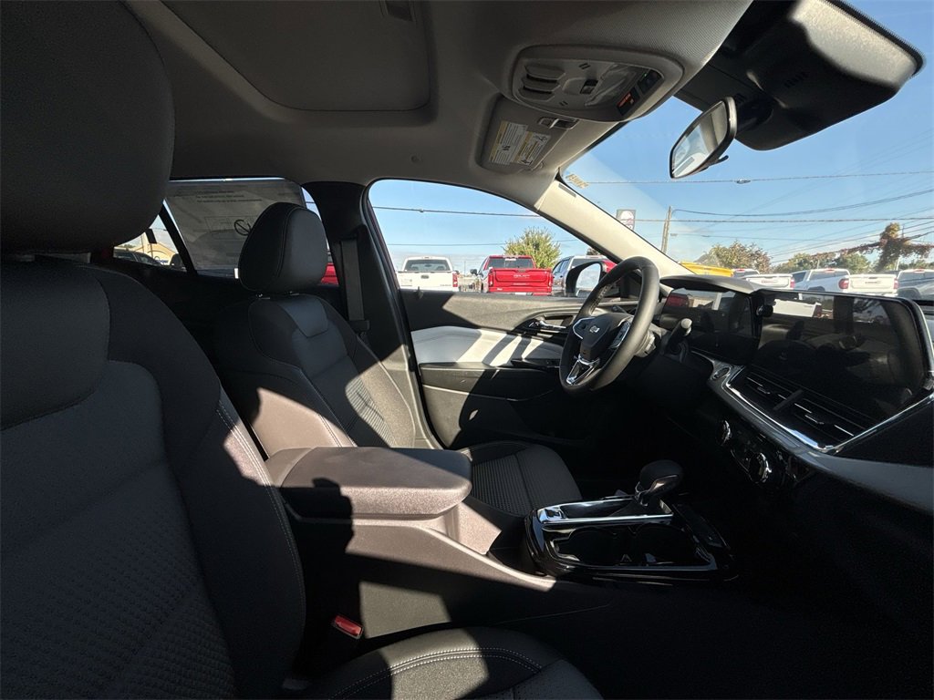 New 2026 Chevrolet Trax LT w/ Sunroof Package image 15