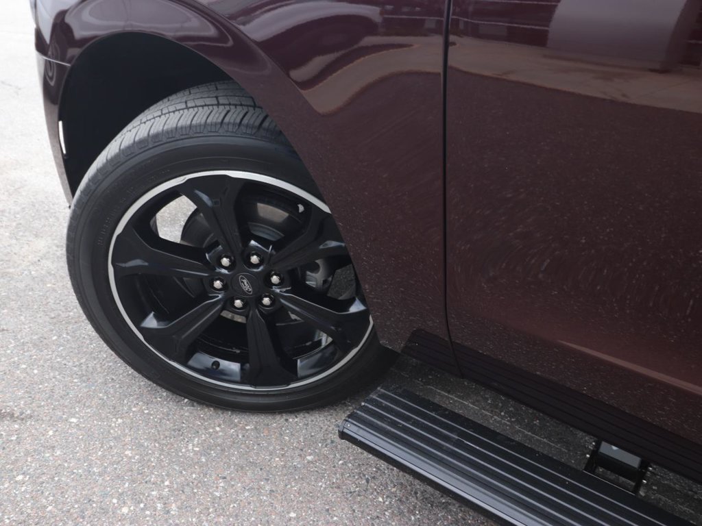Used 2024 Ford Expedition Limited RWD image 3