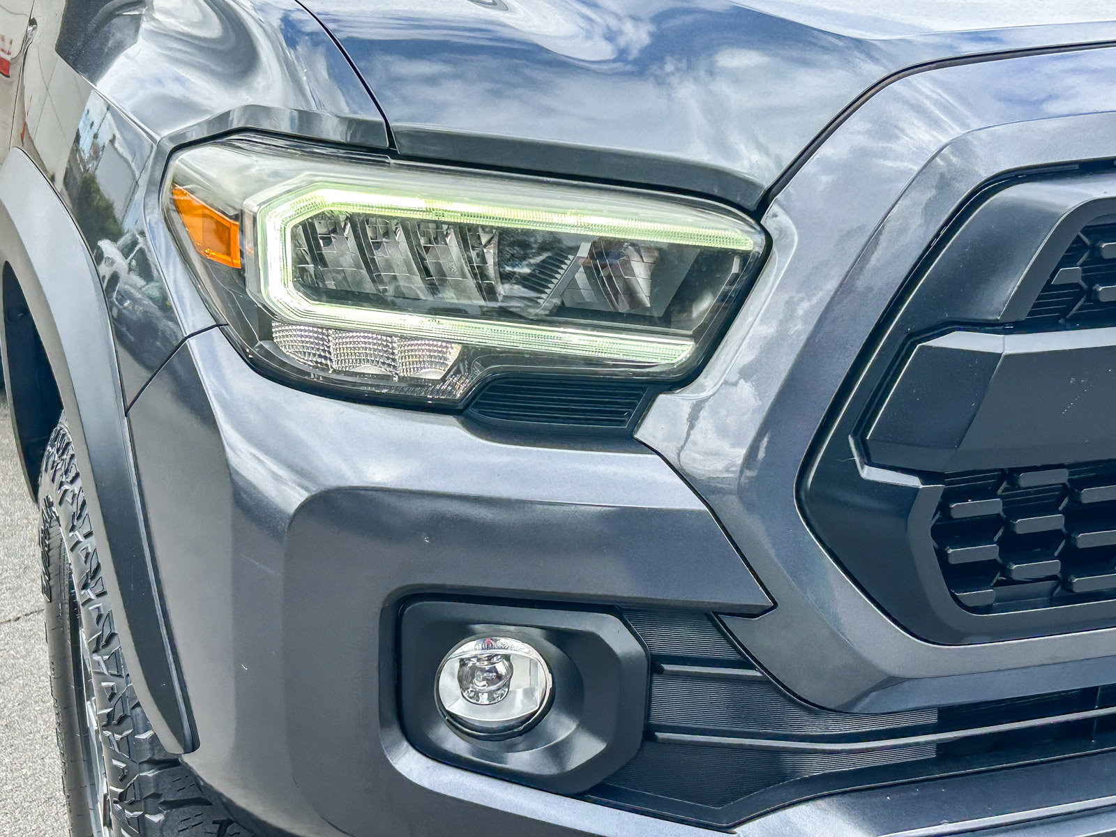 Used 2020 Toyota Tacoma TRD Off-Road w/ TRD Premium Off Road Package AWD/4WD image 4