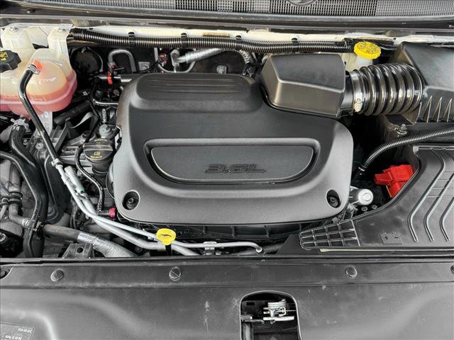 Used 2023 Chrysler Pacifica Touring-L image 23