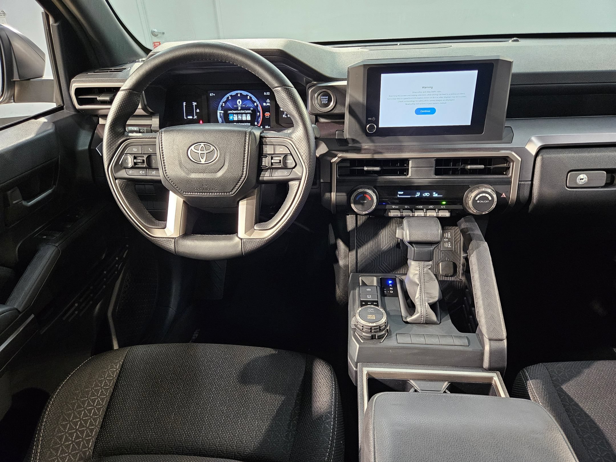 Used 2025 Toyota 4Runner SR5 AWD/4WD image 9