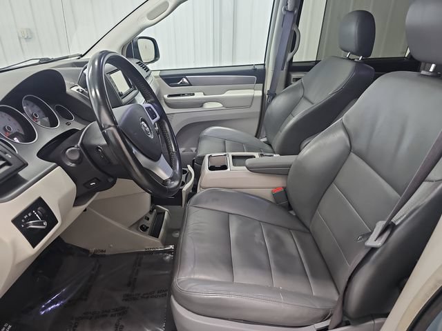 Used 2009 Volkswagen Routan SEL Premium FWD image 41