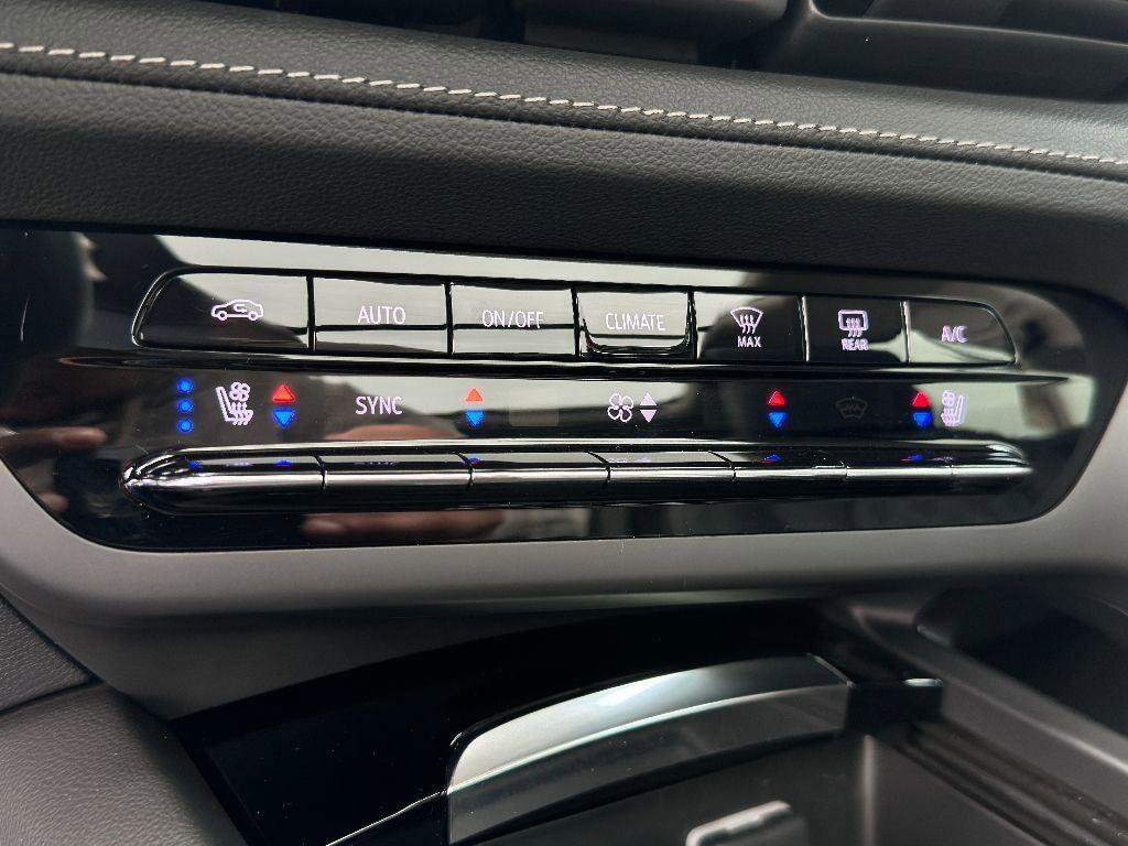 Used 2023 Buick Envision Avenir image 26