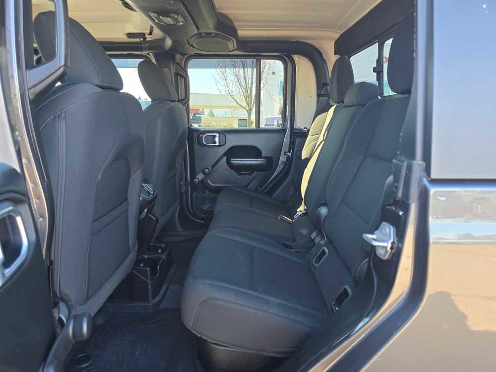 Used 2020 Jeep Gladiator Sport image 16