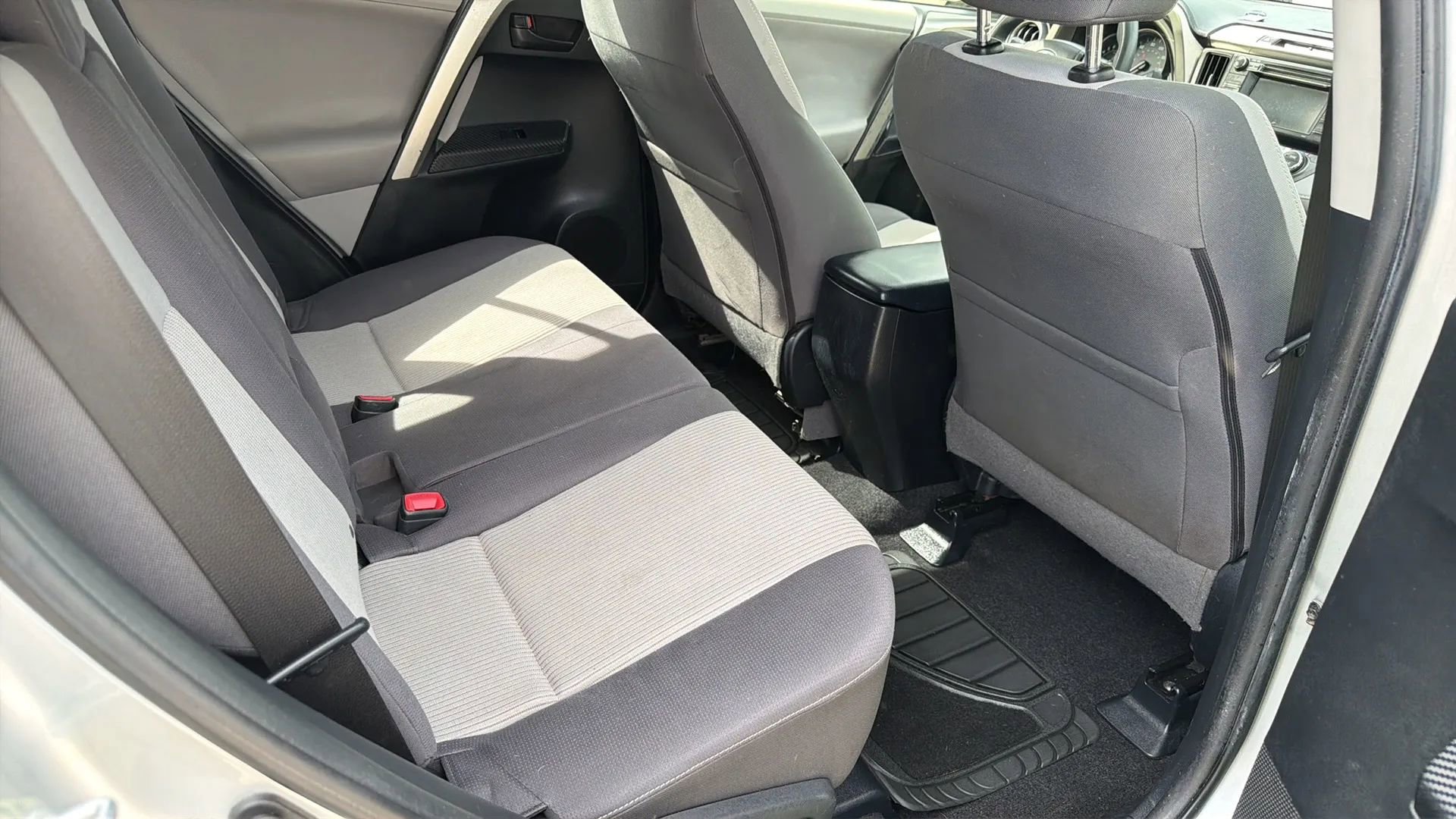 Used 2013 Toyota RAV4 XLE AWD/4WD image 18