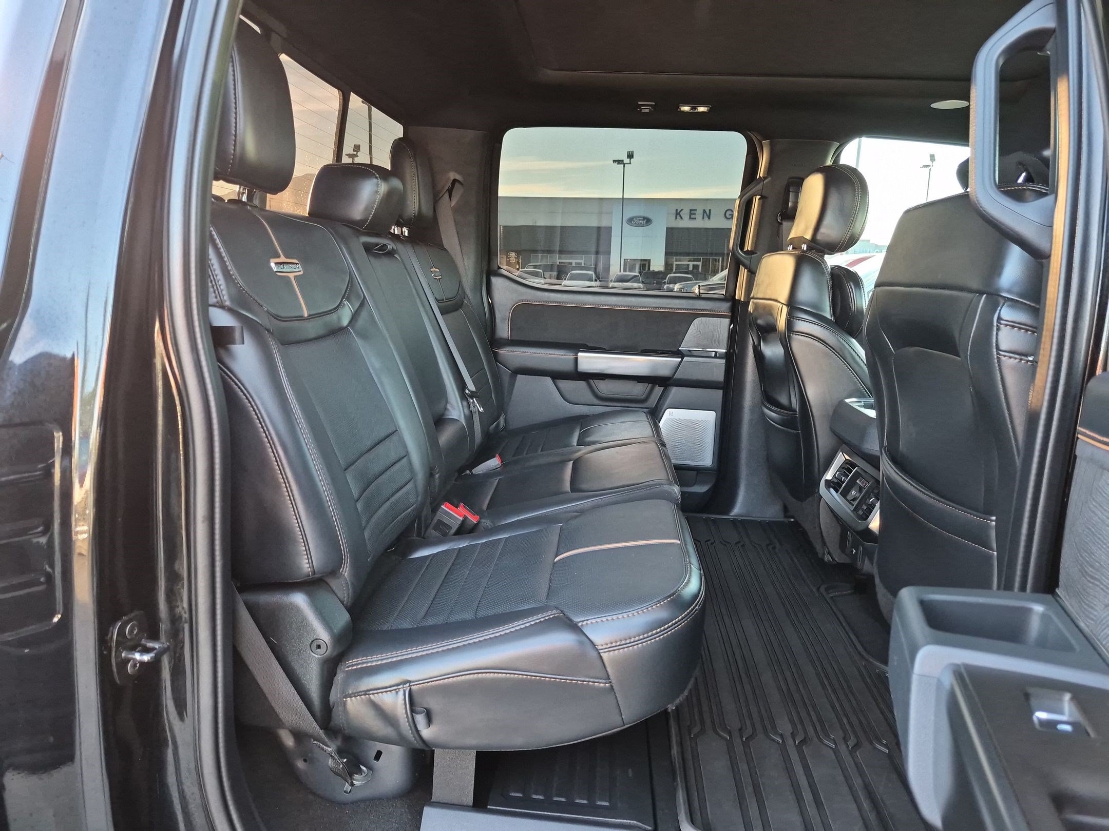 Used 2024 Ford F350 Platinum w/ Tremor Off-Road Package AWD/4WD image 33