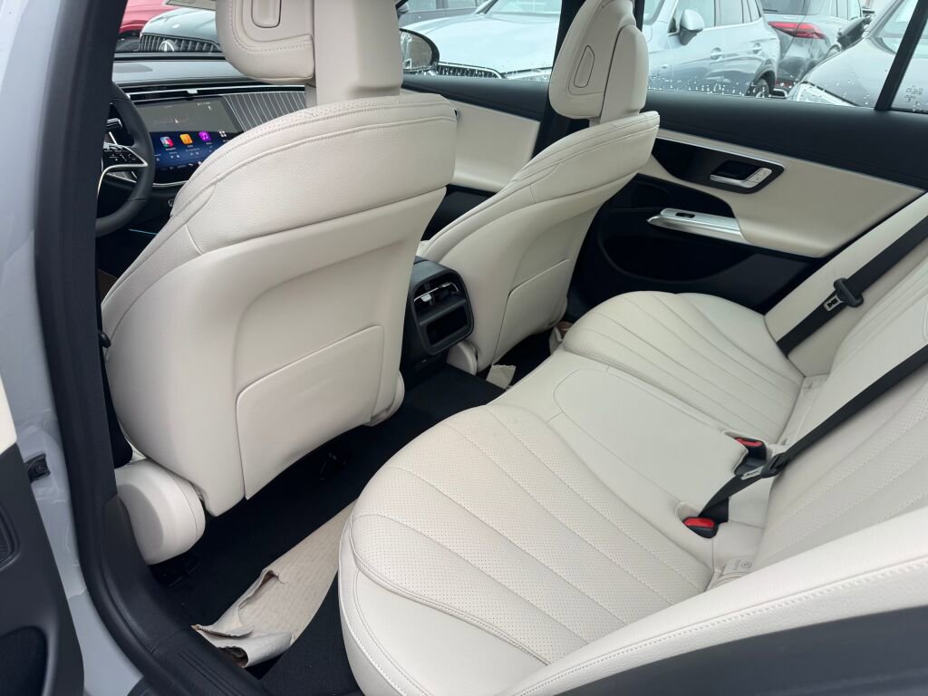 New 2026 Mercedes-Benz E 350 4MATIC Sedan image 15