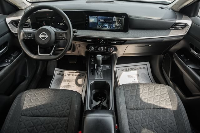 Used 2025 Nissan Kicks SV AWD/4WD image 23