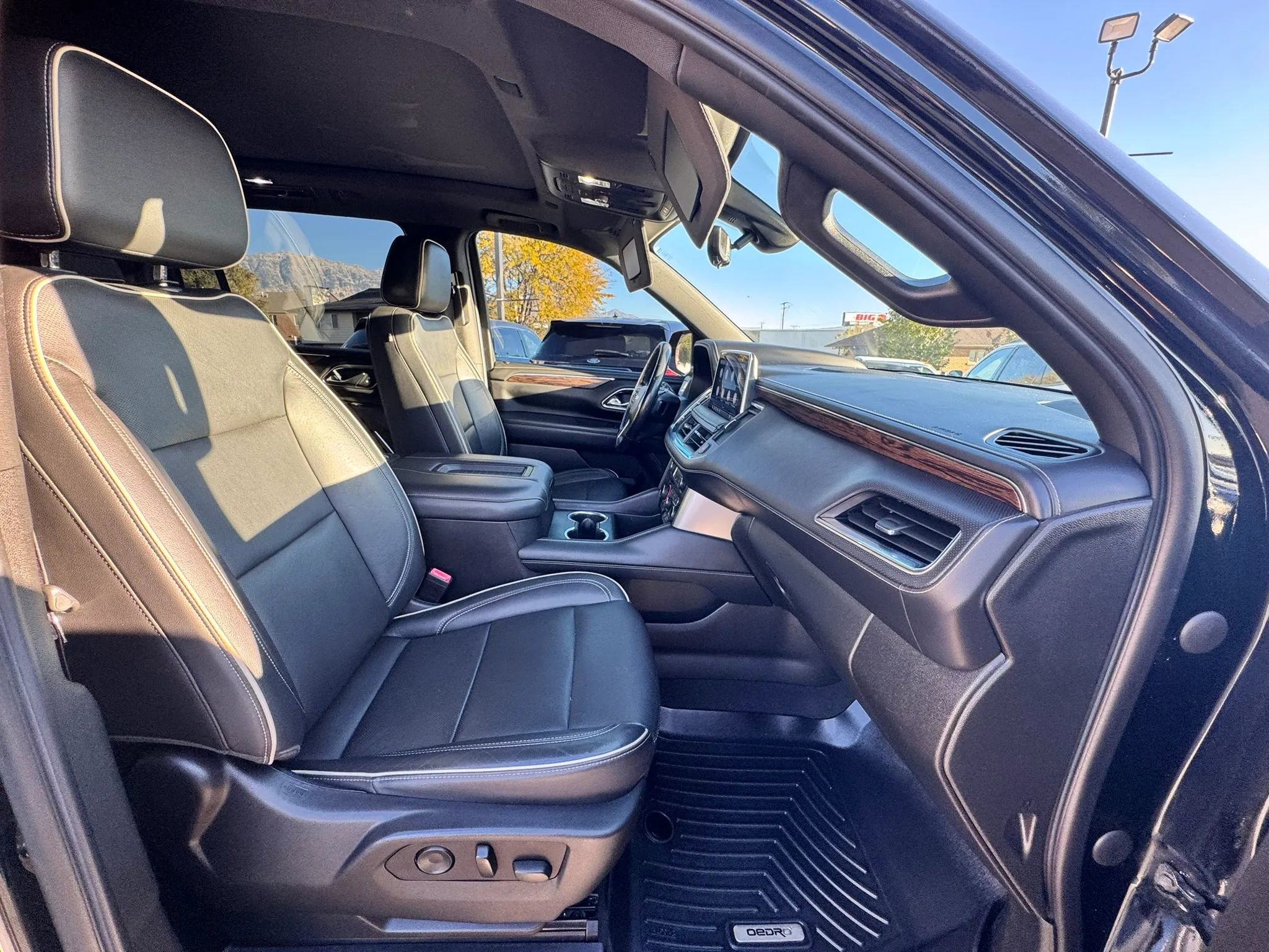 Used 2021 Chevrolet Suburban Premier w/ Premium Package image 36