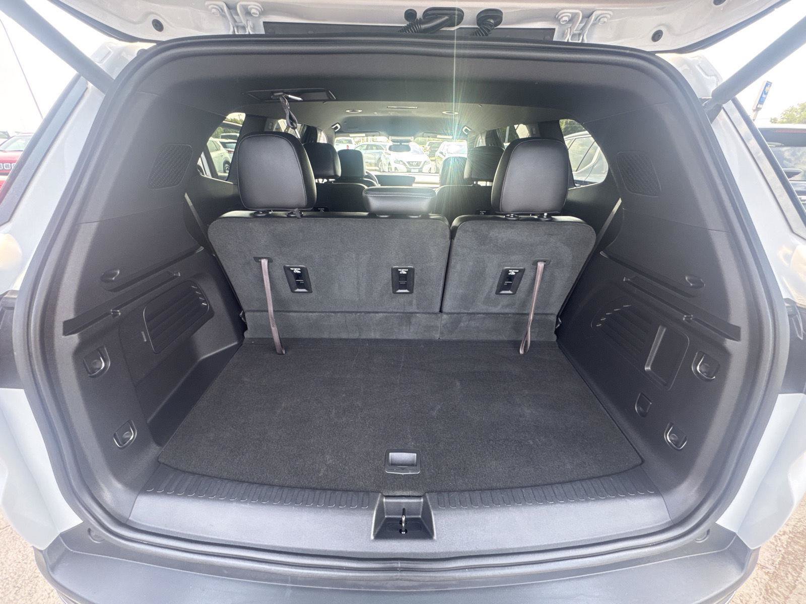 Used 2025 Buick Enclave Preferred FWD image 13