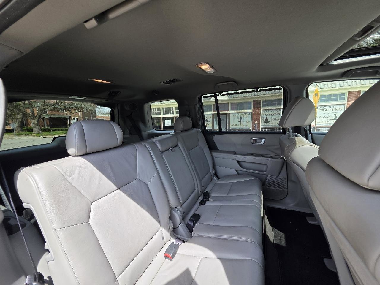 Used 2010 Honda Pilot Touring image 36