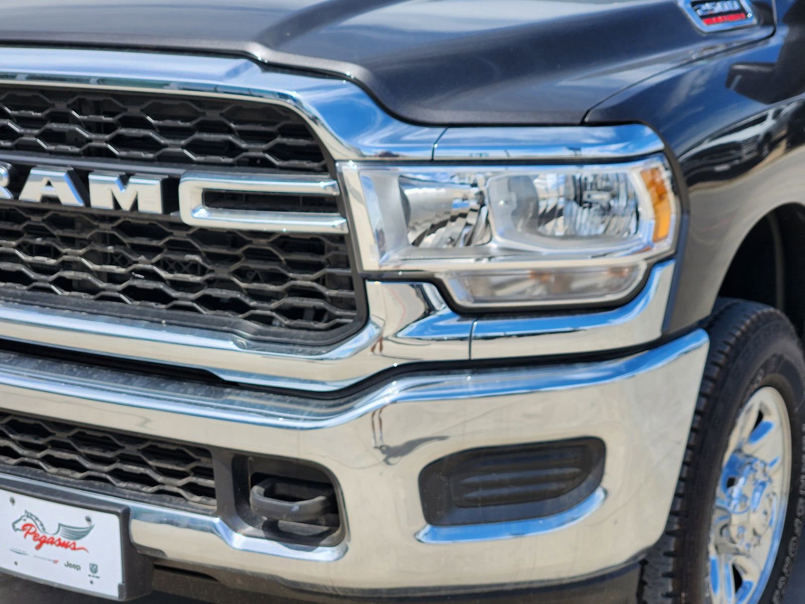 Used 2024 RAM 2500 Tradesman w/ Chrome Appearance Group image 9