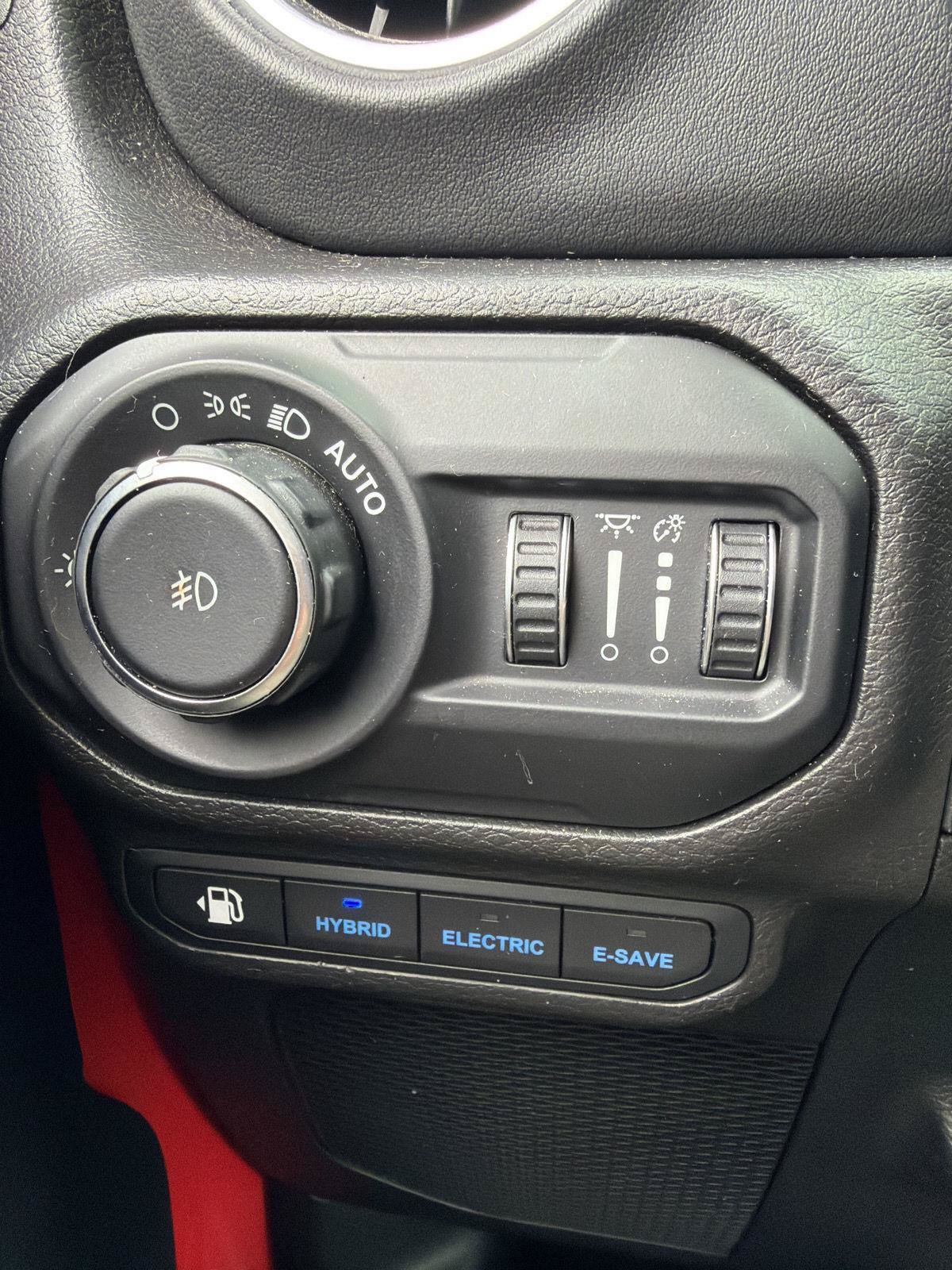 Used 2022 Jeep Wrangler Unlimited Rubicon 4xe w/ Cold Weather Group AWD/4WD image 19