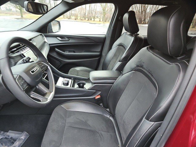 Used 2024 Jeep Grand Cherokee Altitude image 20