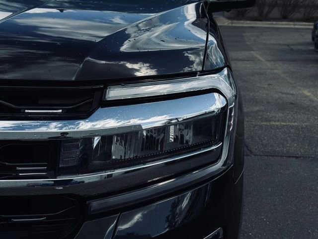 Used 2024 Ford Expedition Limited image 3