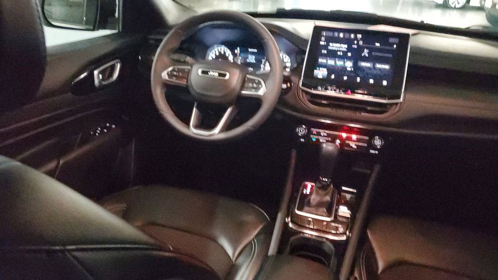 Used 2023 Jeep Compass Altitude image 12