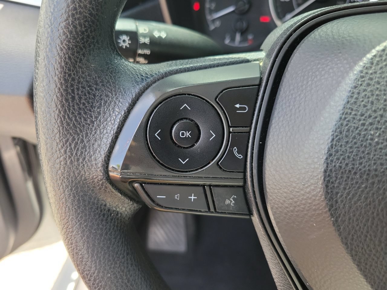 Used 2020 Toyota Corolla LE FWD image 19