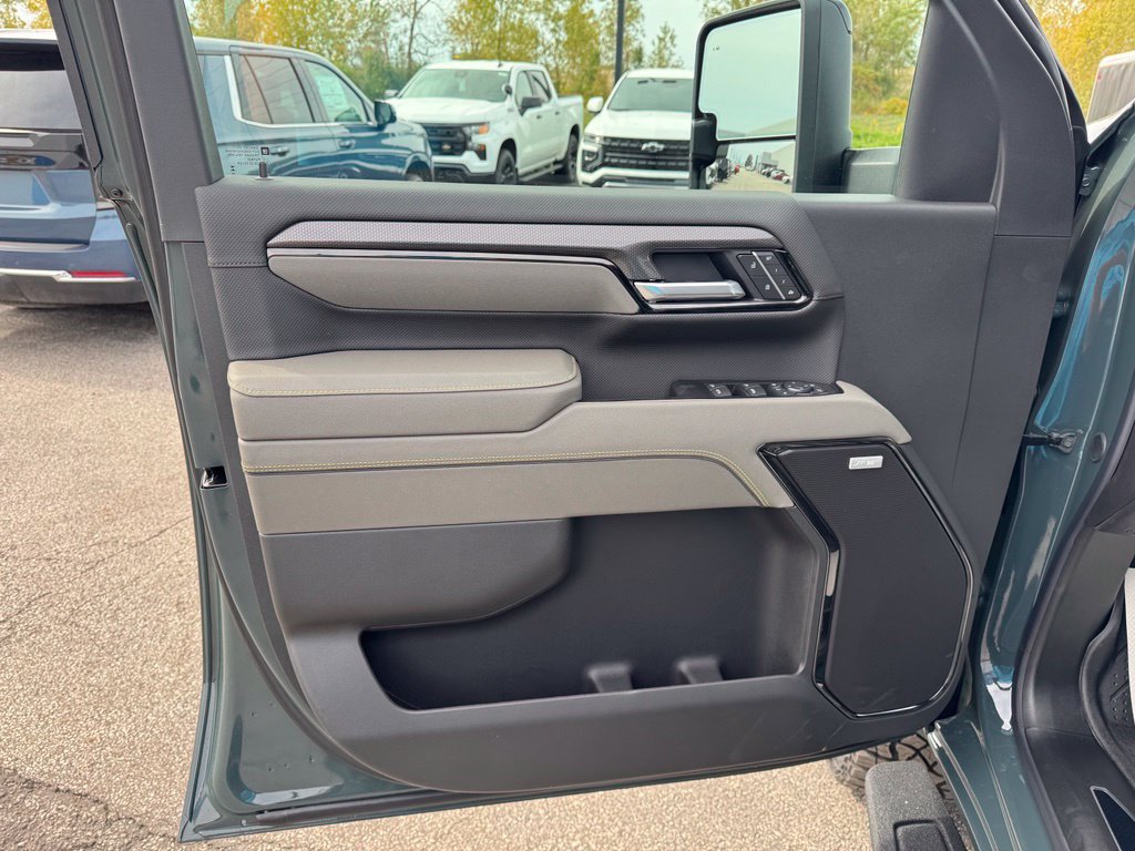New 2026 Chevrolet Silverado 2500 ZR2 w/ LPO, Dark Essentials Package AWD/4WD image 9