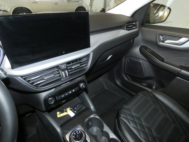 Used 2024 Ford Escape SE w/ PHEV Premium Package FWD image 12